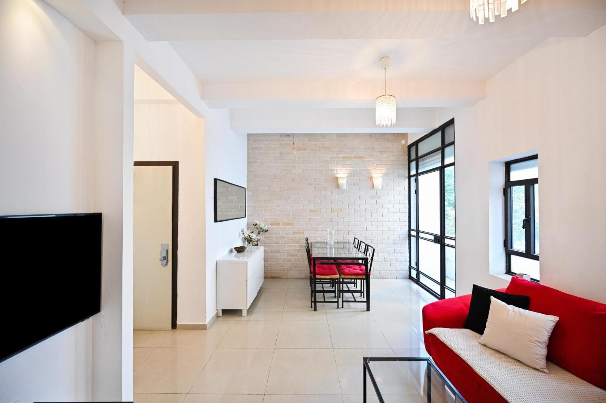 Nice 2Br Near Gordon Beach By Holyguest Tel Aviv Buitenkant foto